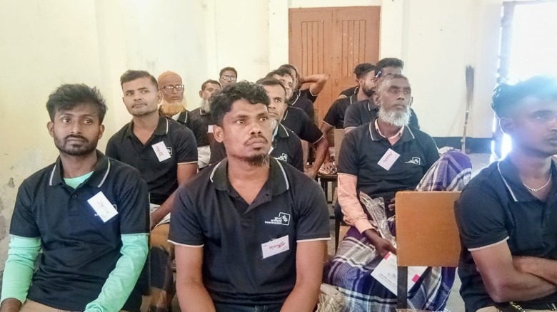 মাগুরার শ্রীপুরে গাভীর কৃত্রিম প্রজনন, খামারিদের দুধ উৎপাদন 