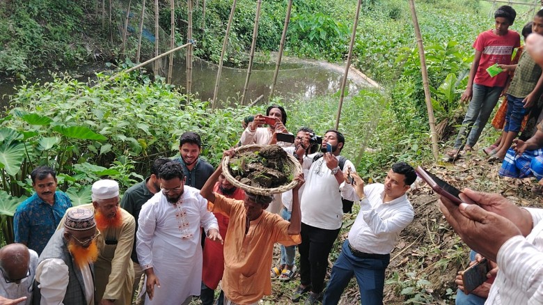 নড়াইলে  খাল পুনঃখনন কাজের উদ্বোধন