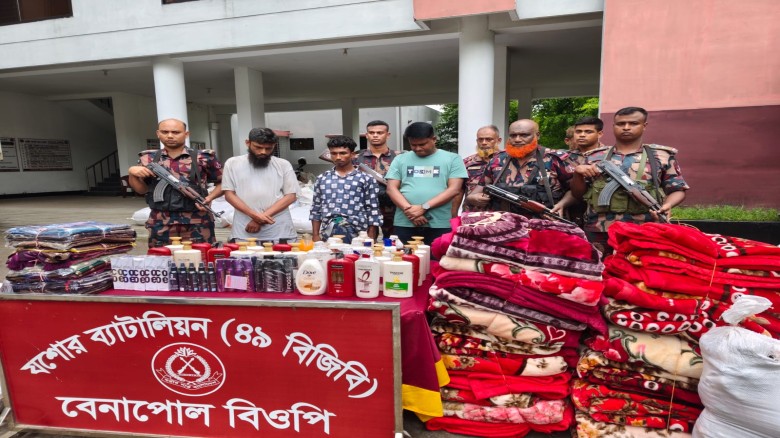 বেনাপোল কাস্টমসে ত্রাণ ভাণ্ডারে পণ্য পাঠানোর আড়ালে কোটি টাকার চোরাচালান ও বিজিবি কর্তৃক আটক...