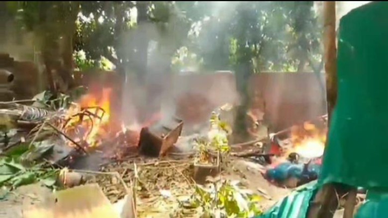 দিঘলিয়ায় ৯ মাসেও গ্রেপ্তার হয়নি অগ্নিসংযোগ মামলার আসামিরা: পুলিশের ভূমিকা নিয়ে এলাকাবাসীর ক্ষোভ...
