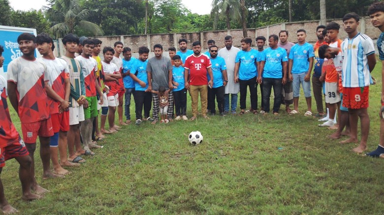 বেনাপোলে শহীদ জিয়া স্মৃতি ফুটবল টুর্নামেন্টের উদ্বোধন করলেন 