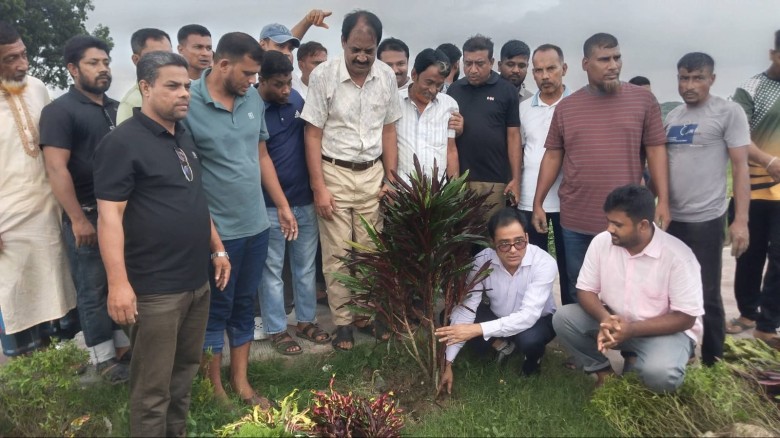 বেনাপোল পৌর বিএনপির সাধারণ সম্পাদক আবু তাহেরের উদ্যোগে বৃক্ষরোপণ কর্মসূচি পালিত...